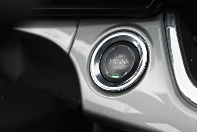 Used 2025 Chevrolet Trax LT FWD image 23