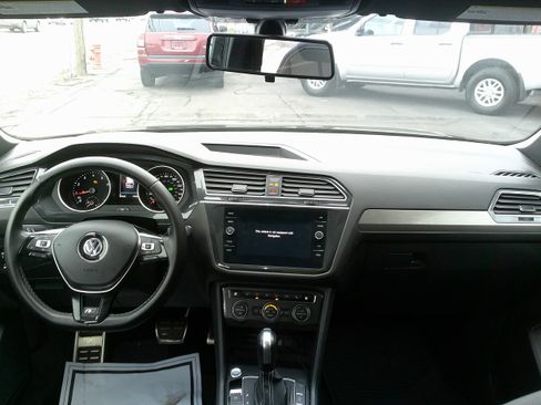 Used 2021 Volkswagen Tiguan SE R-Line image 11