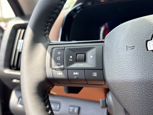 New 2026 Nissan Pathfinder Platinum w/ Accent Package FWD image 11
