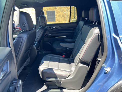 Used 2025 Chevrolet Traverse Z71 AWD/4WD image 13