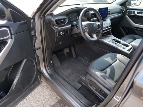 Used 2023 Ford Explorer XLT w/ Equipment Group 202A AWD/4WD image 15