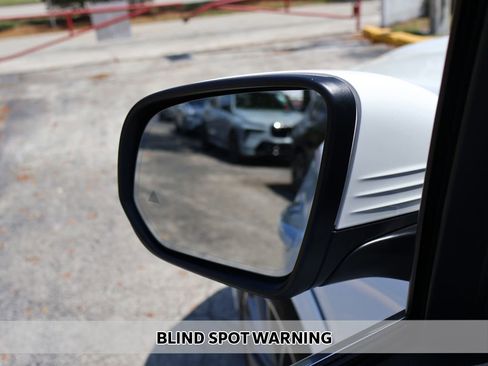 Used 2021 Mercedes-Benz GLE 450 4MATIC w/ AMG Line Exterior image 8