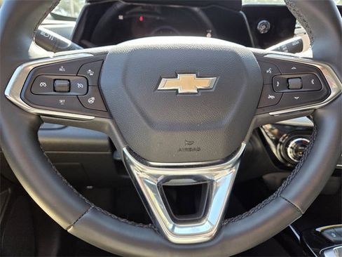 Used 2025 Chevrolet Trax LT w/ LT Convenience Package image 36