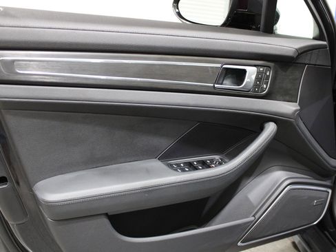 Used 2023 Porsche Panamera Platinum Edition image 32