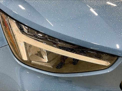 Certified 2024 Volvo XC40 B5 Plus AWD/4WD image 32