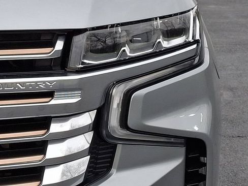 Used 2024 Chevrolet Suburban High Country AWD/4WD image 12