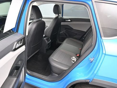 Used 2023 Volkswagen Taos SE w/ Black Wheel Package FWD image 14