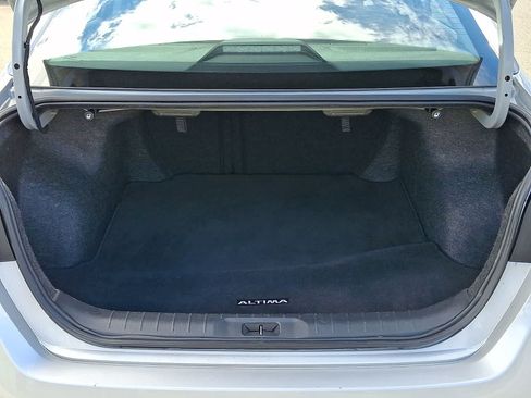 Used 2024 Nissan Altima 2.5 SV FWD image 30