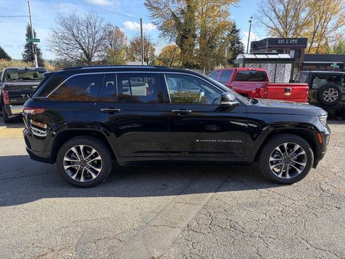 Used 2023 Jeep Grand Cherokee Overland w/ Luxury Tech Group IV image 37