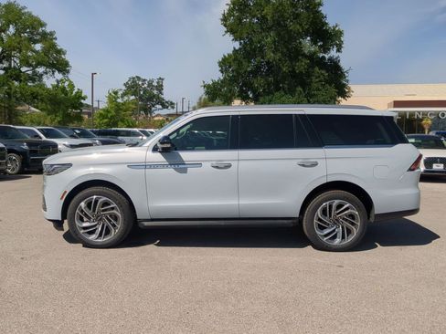 New 2026 Lincoln Navigator Premier AWD/4WD image 6