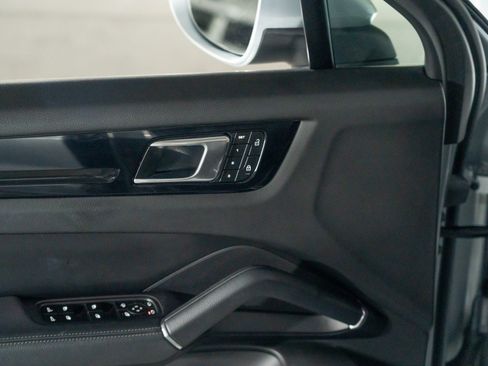 Certified 2023 Porsche Cayenne AWD/4WD image 17
