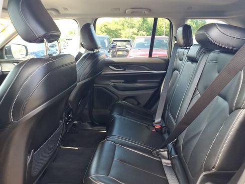 Certified 2023 Jeep Grand Cherokee Limited AWD/4WD image 17