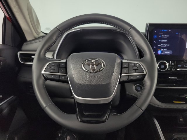 Used 2024 Toyota Highlander Platinum FWD image 24