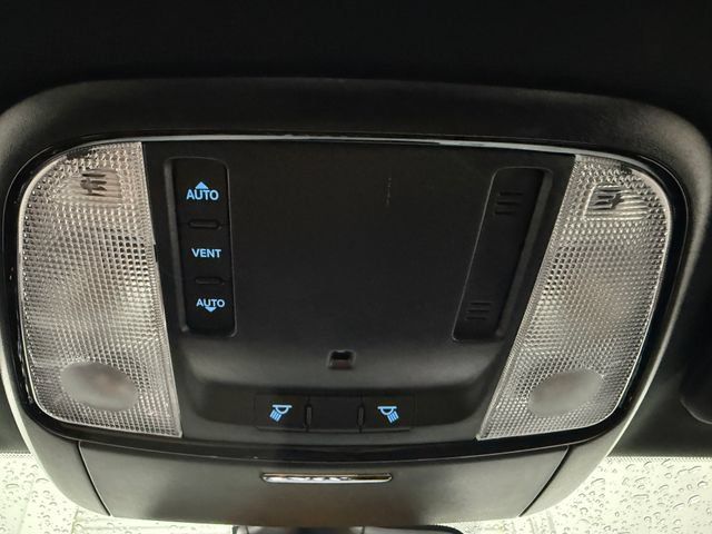 Used 2023 Dodge Durango SXT w/ SXT Blacktop Group RWD image 21