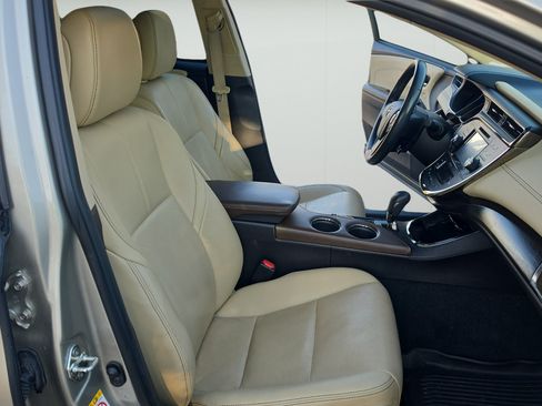 Used 2018 Toyota Avalon Limited FWD image 24