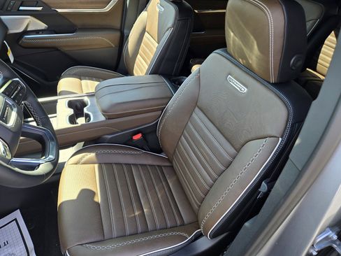 New 2026 GMC Acadia Denali Ultimate AWD/4WD image 9