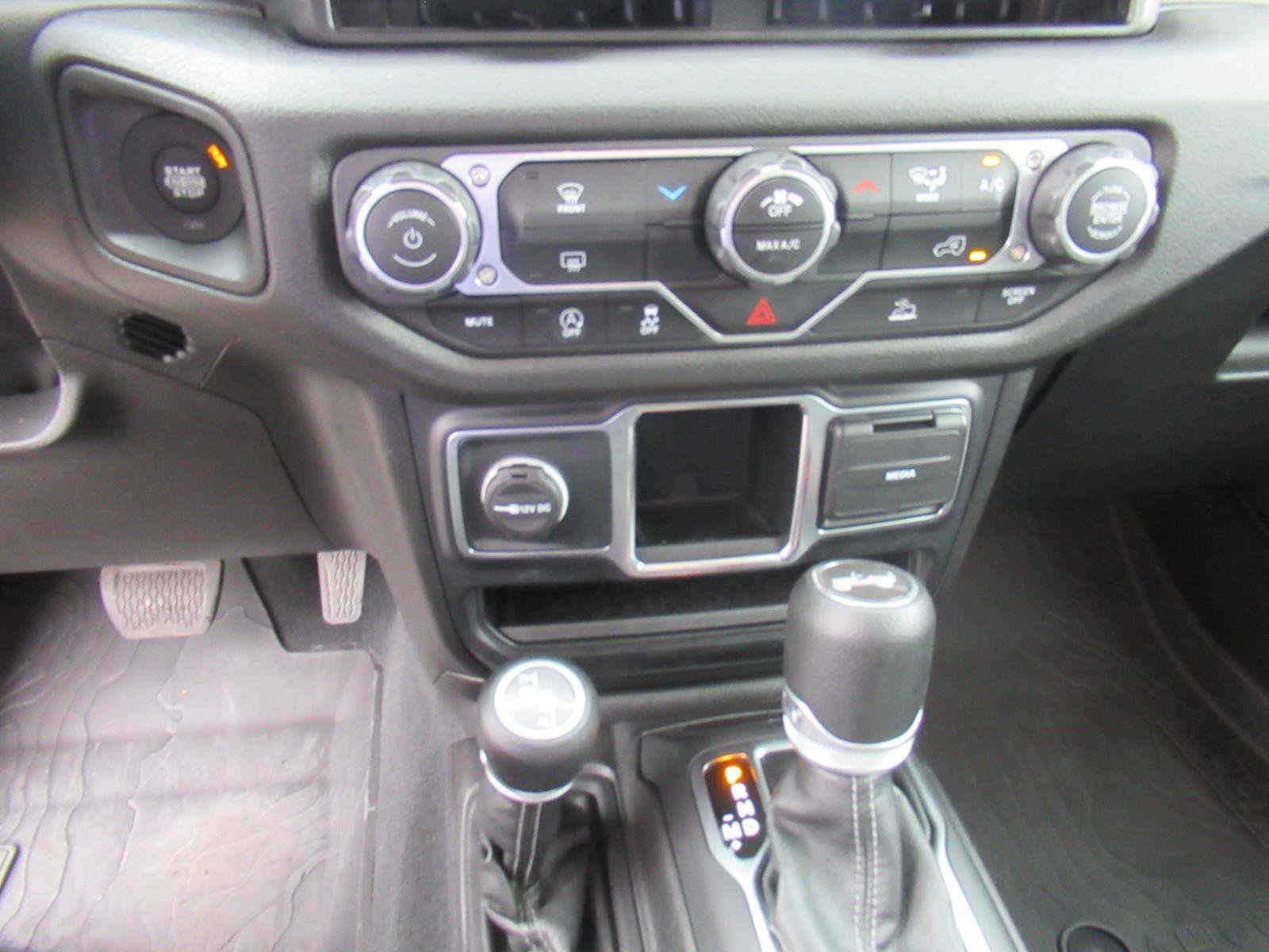 Used 2024 Jeep Wrangler Unlimited Sport AWD/4WD image 24