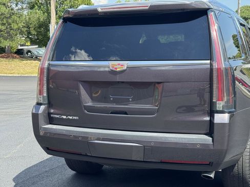 Used 2015 Cadillac Escalade Luxury AWD/4WD image 26