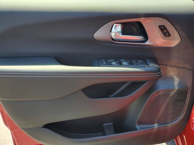 New 2027 Chrysler Pacifica Limited FWD image 20