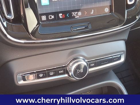 Certified 2025 Volvo XC40 B5 Core w/ Protection Package Premier image 17