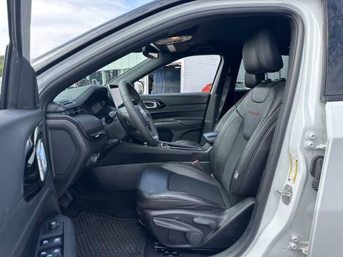 Used 2024 Jeep Compass Trailhawk image 9