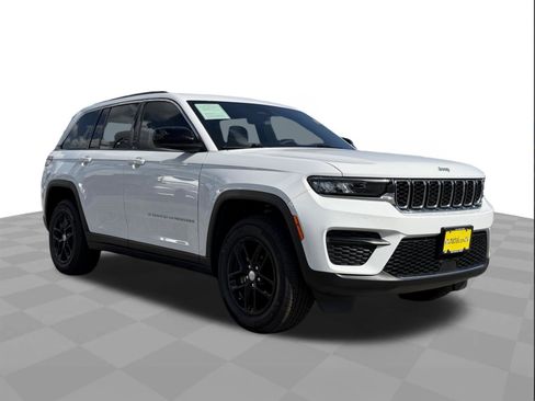 Used 2025 Jeep Grand Cherokee Laredo X AWD/4WD image 7
