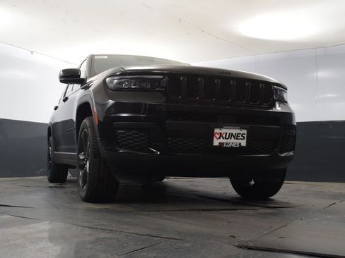 New 2025 Jeep Grand Cherokee L Altitude image 50