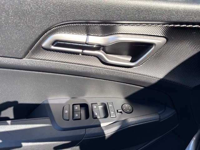 Used 2025 Kia Sportage LX AWD/4WD image 15