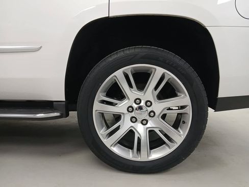 Used 2019 Cadillac Escalade Luxury image 17