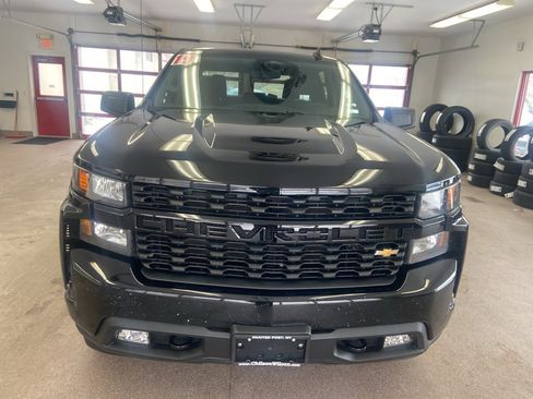 Used 2019 Chevrolet Silverado 1500 Custom w/ Custom Value Package image 2