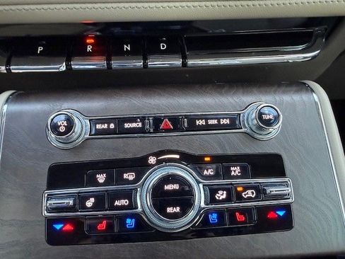 Used 2023 Lincoln Aviator Reserve w/ Equipment Group 201A RWD image 16