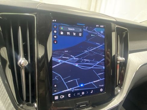 Certified 2025 Volvo XC60 B5 Plus image 19