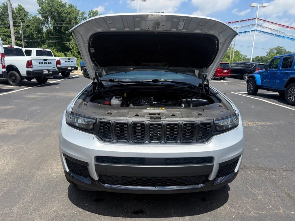 Certified 2024 Jeep Grand Cherokee L Altitude AWD/4WD image 64