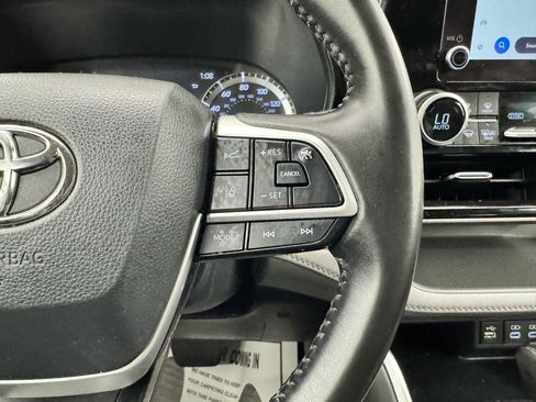 Used 2023 Toyota Highlander LE AWD/4WD image 27