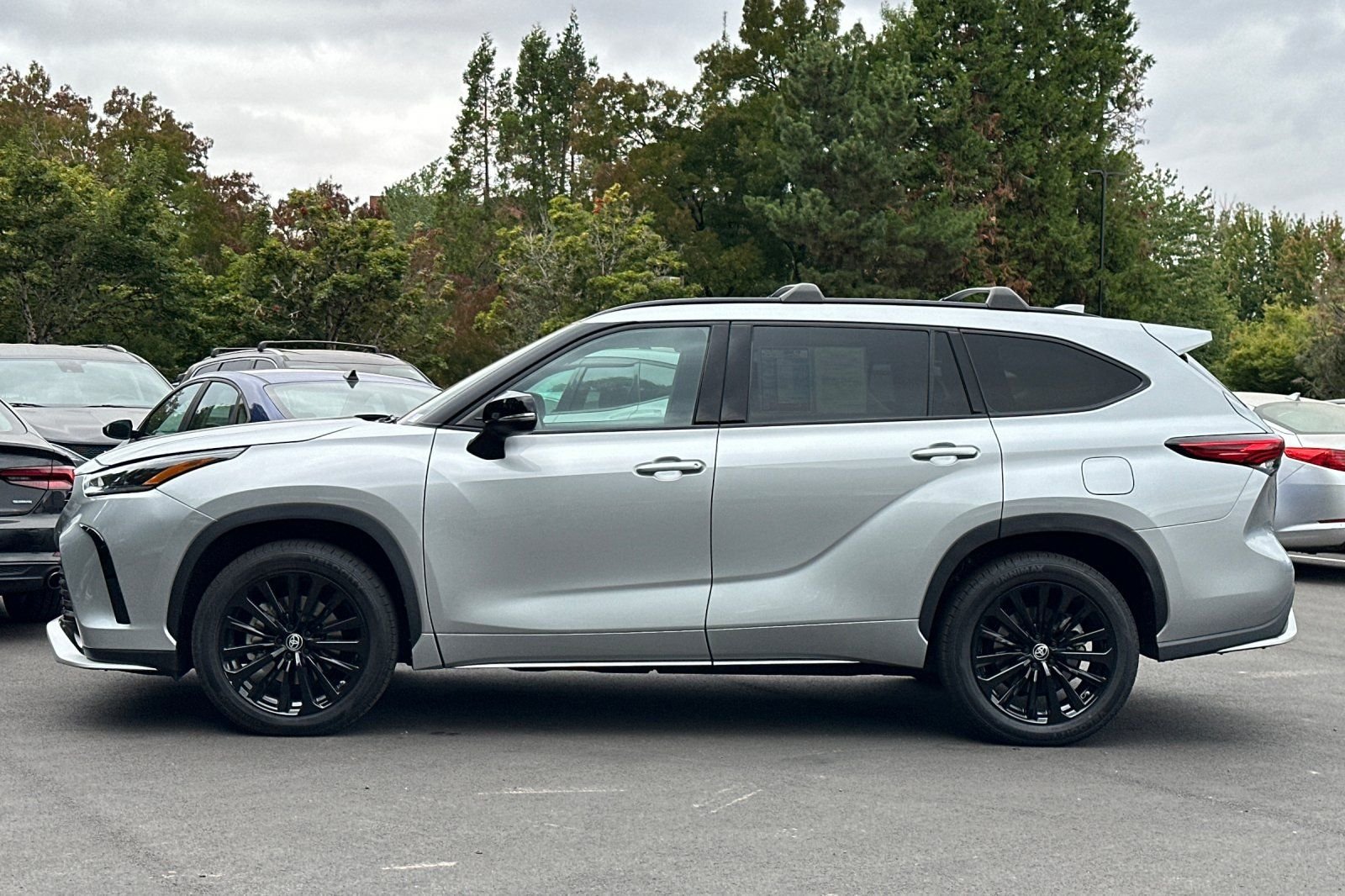 Used 2023 Toyota Highlander XSE AWD/4WD image 7