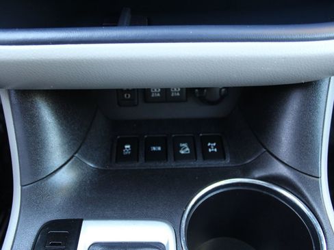 Used 2018 Toyota Highlander XLE image 30