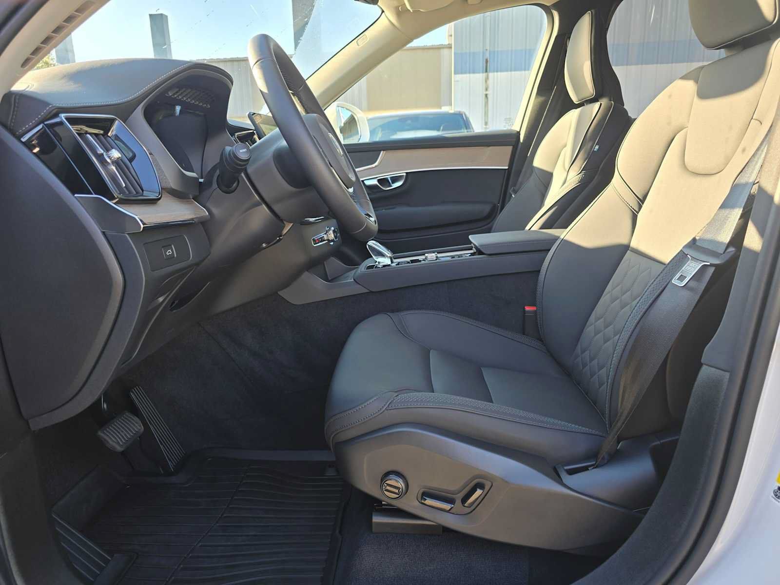 Used 2026 Volvo XC90 B6 Plus w/ Protection Package AWD/4WD image 20