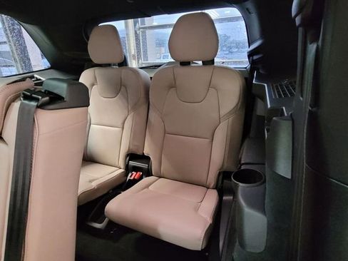 New 2026 Volvo XC90 B6 Ultra w/ Protection Package image 11