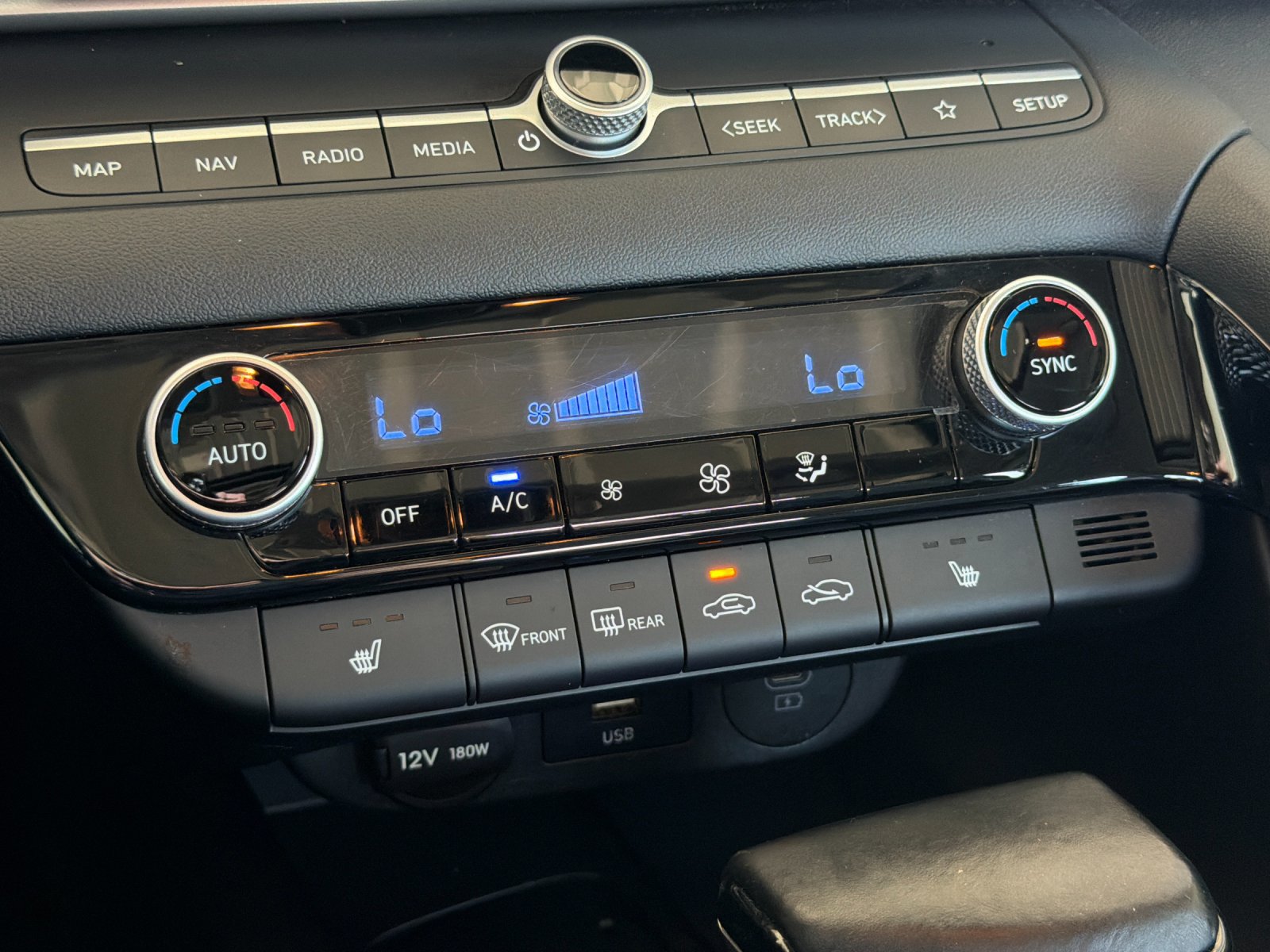 Used 2024 Hyundai Elantra Limited FWD image 19