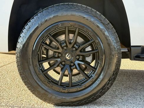 Used 2018 Chevrolet Tahoe Premier w/ RST 6.2L Performance Edition AWD/4WD image 26