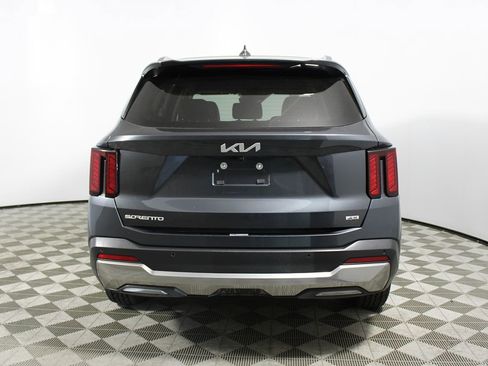 Used 2024 Kia Sorento S image 35