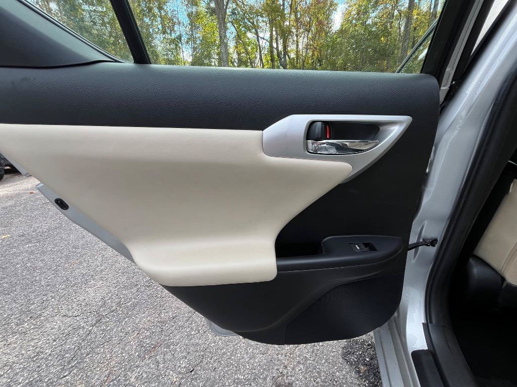Used 2011 Lexus CT 200h Premium w/ Premium Audio Pkg FWD image 31