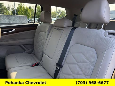 Used 2024 Volkswagen Atlas SE AWD/4WD image 24