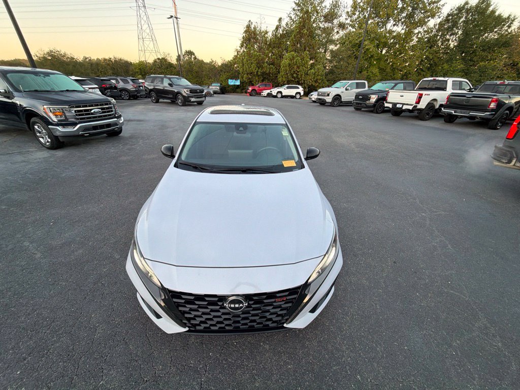 Used 2024 Nissan Altima 2.5 SR w/ SR Premium Package FWD image 27