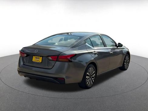 Used 2025 Nissan Altima 2.5 SV FWD image 14