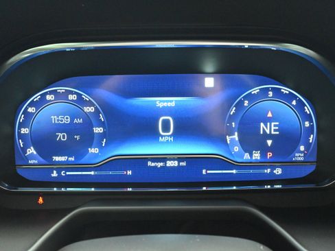 Used 2022 Chevrolet Suburban Z71 w/ Luxury Package image 26