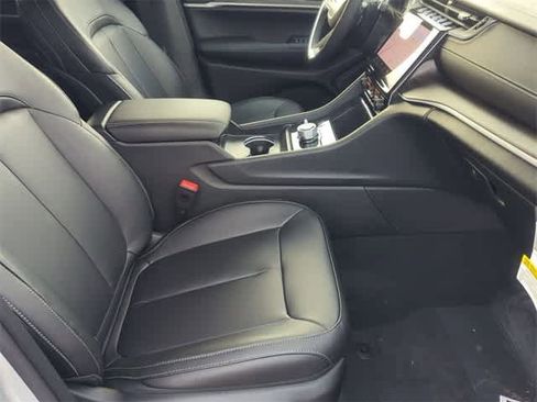 New 2025 Jeep Grand Cherokee Limited image 21