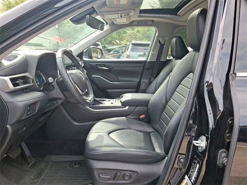 Certified 2022 Toyota Highlander XLE image 13