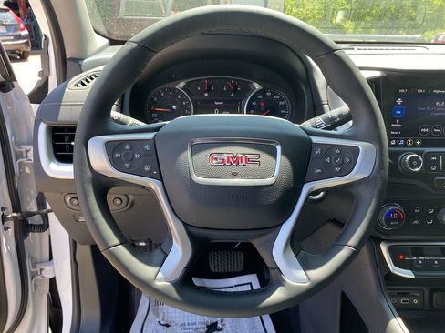 Used 2024 GMC Terrain SLT image 15