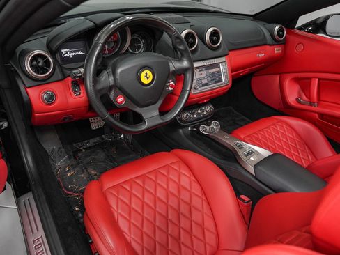 Used 2010 Ferrari California RWD image 42